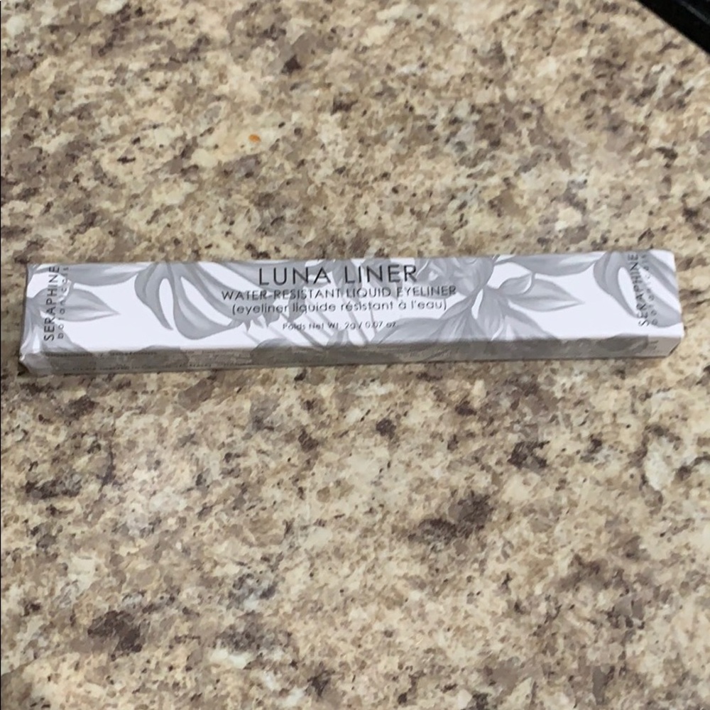 Luna liner water resistant liquid eyeliner
